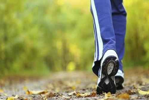 یک ساعت پیاده روی در طبیعت به کاهش استرس کمک می کند