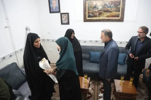 ایستادگی و صبوری خانواده های شهدا، الگویی برای همه آحاد جامعه است
