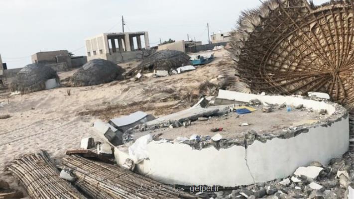 تخریب ساخت و سازهای غیرقانونی در ساحل جزیره هنگام